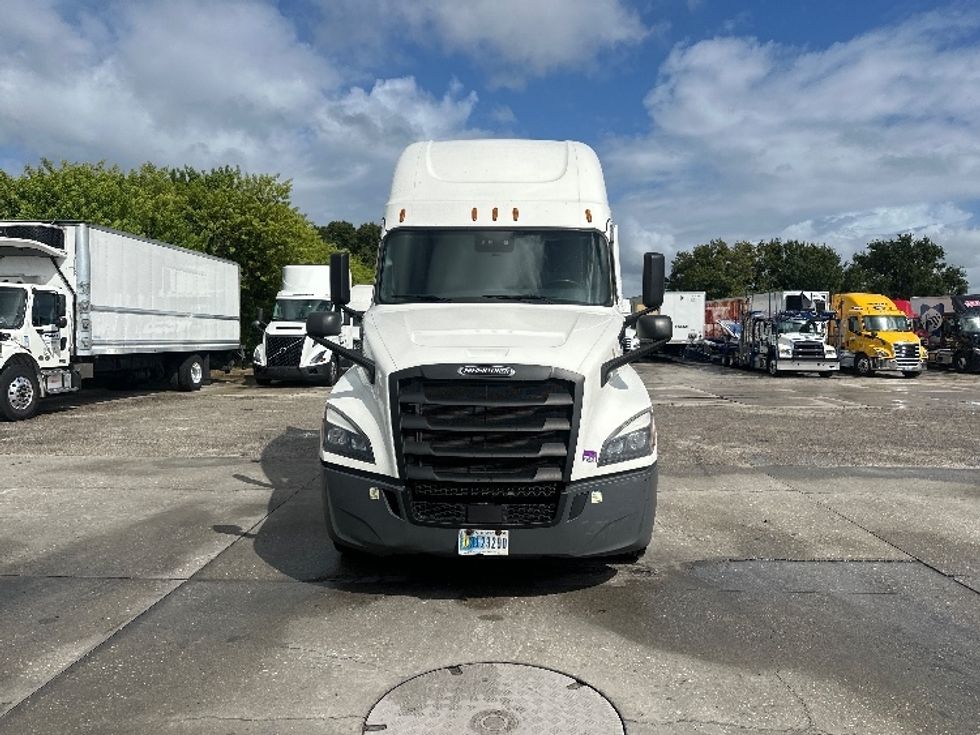 Sleeper Tractor-Heavy Duty Tractors-Freightliner-2022-T12664ST-Orlando-FL-462,813\n\t\tmiles-$ 73,500 - Image 2