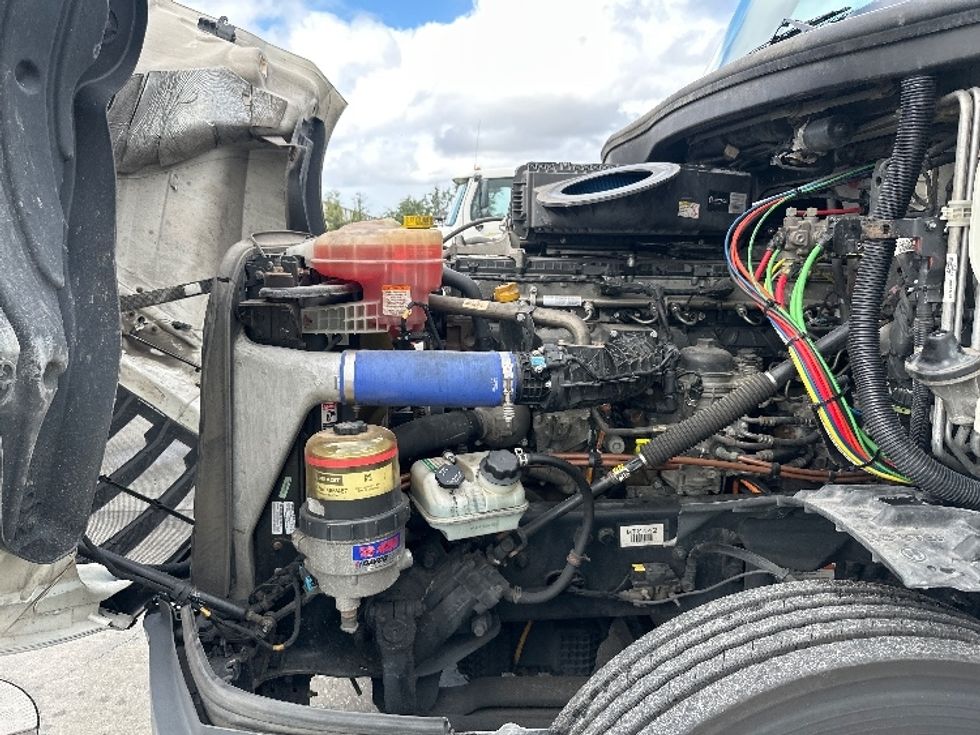 Sleeper Tractor-Heavy Duty Tractors-Freightliner-2022-T12664ST-Orlando-FL-462,813\n\t\tmiles-$ 73,500 - Image 21