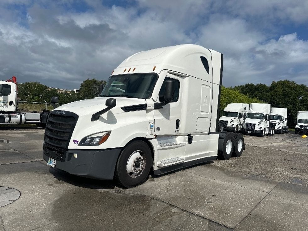 Sleeper Tractor-Heavy Duty Tractors-Freightliner-2022-T12664ST-Orlando-FL-462,813\n\t\tmiles-$ 73,500 - Image 3