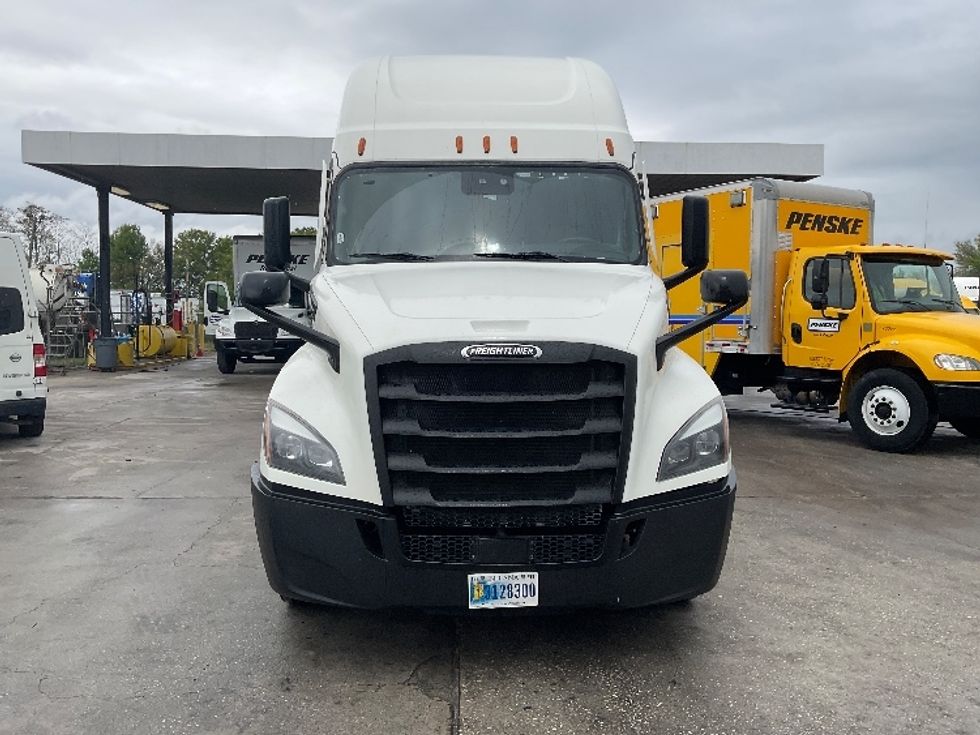 Sleeper Tractor-Heavy Duty Tractors-Freightliner-2022-T12664ST-Orlando-FL-495,945\n\t\tmiles-$ 75,500 - Image 1