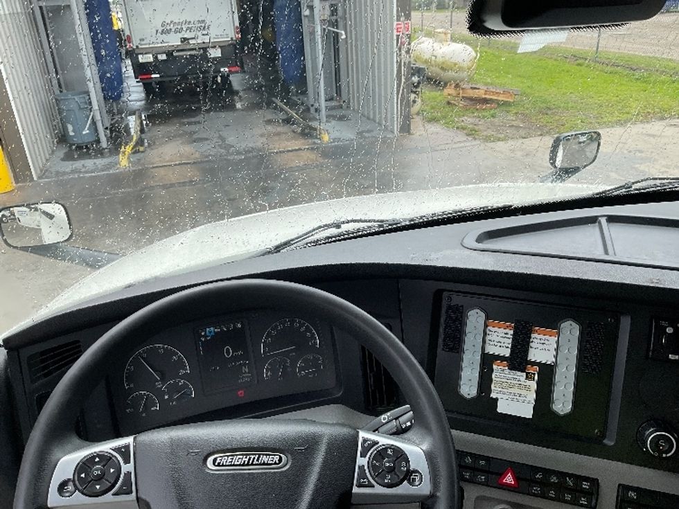Sleeper Tractor-Heavy Duty Tractors-Freightliner-2022-T12664ST-Orlando-FL-495,945\n\t\tmiles-$ 75,500 - Image 10