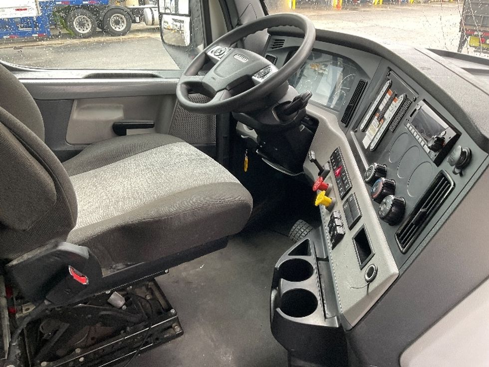 Sleeper Tractor-Heavy Duty Tractors-Freightliner-2022-T12664ST-Orlando-FL-495,945\n\t\tmiles-$ 75,500 - Image 14