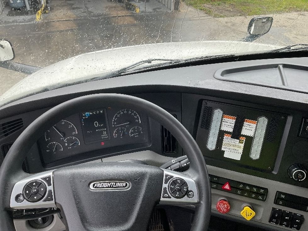 Sleeper Tractor-Heavy Duty Tractors-Freightliner-2022-T12664ST-Orlando-FL-495,945\n\t\tmiles-$ 75,500 - Image 9