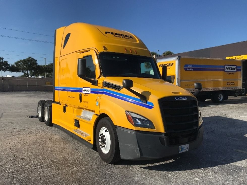Sleeper Tractor-Heavy Duty Tractors-Freightliner-2022-T12664ST-Orlando-FL-532,987\n\t\tmiles-$ 62,750 - Image 1