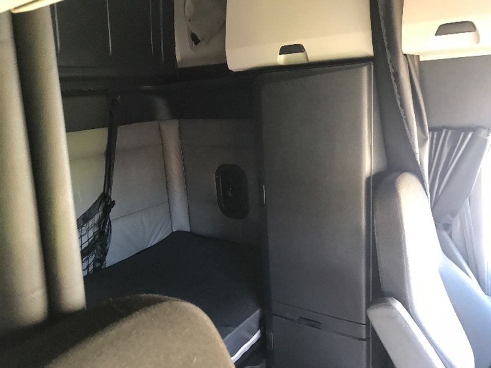 Sleeper Tractor-Heavy Duty Tractors-Freightliner-2022-T12664ST-Orlando-FL-532,987\n\t\tmiles-$ 62,750 - Image 18