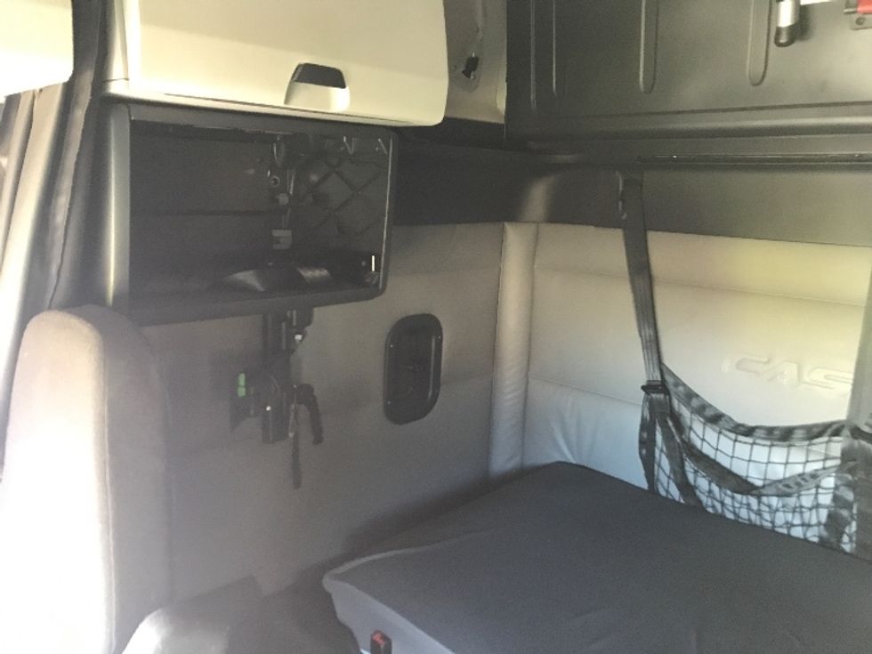 Sleeper Tractor-Heavy Duty Tractors-Freightliner-2022-T12664ST-Orlando-FL-532,987\n\t\tmiles-$ 62,750 - Image 19