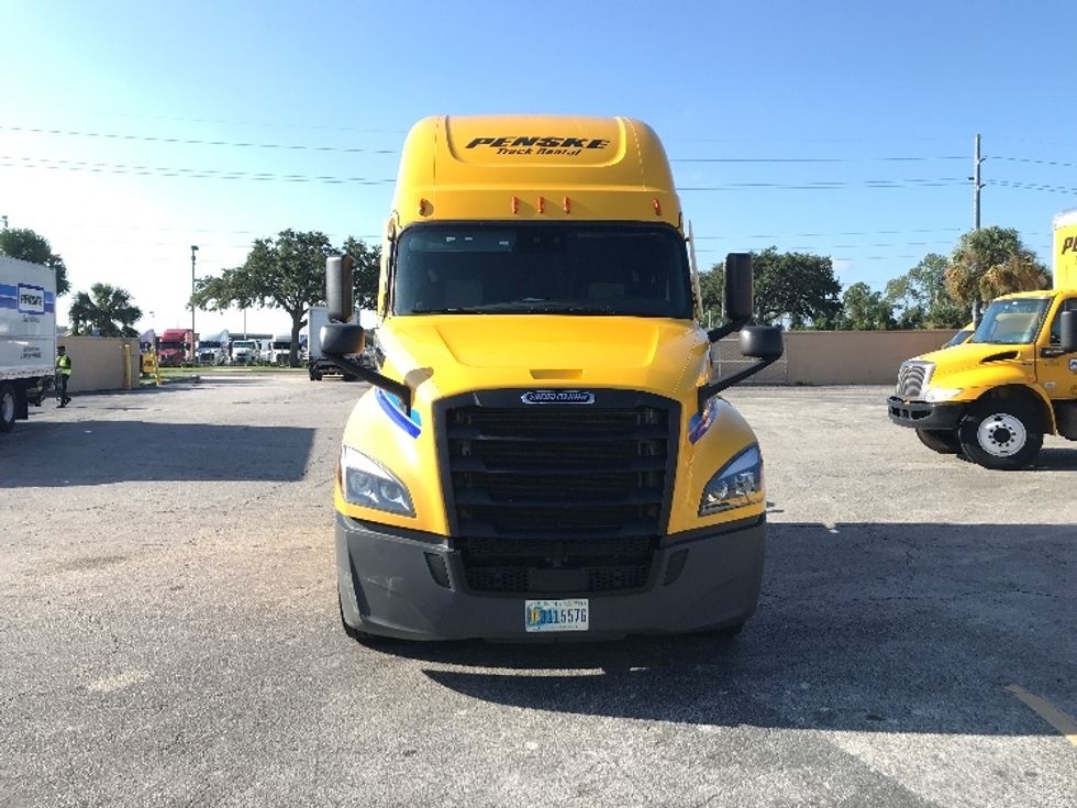 Sleeper Tractor-Heavy Duty Tractors-Freightliner-2022-T12664ST-Orlando-FL-532,987\n\t\tmiles-$ 62,750 - Image 2