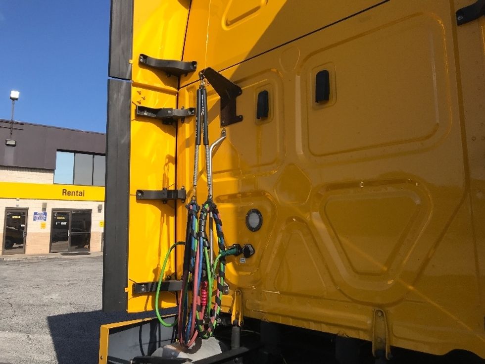 Sleeper Tractor-Heavy Duty Tractors-Freightliner-2022-T12664ST-Orlando-FL-532,987\n\t\tmiles-$ 62,750 - Image 23