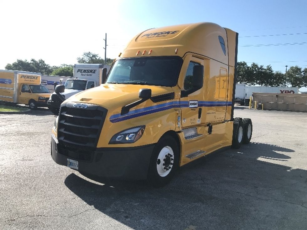 Sleeper Tractor-Heavy Duty Tractors-Freightliner-2022-T12664ST-Orlando-FL-532,987\n\t\tmiles-$ 62,750 - Image 3