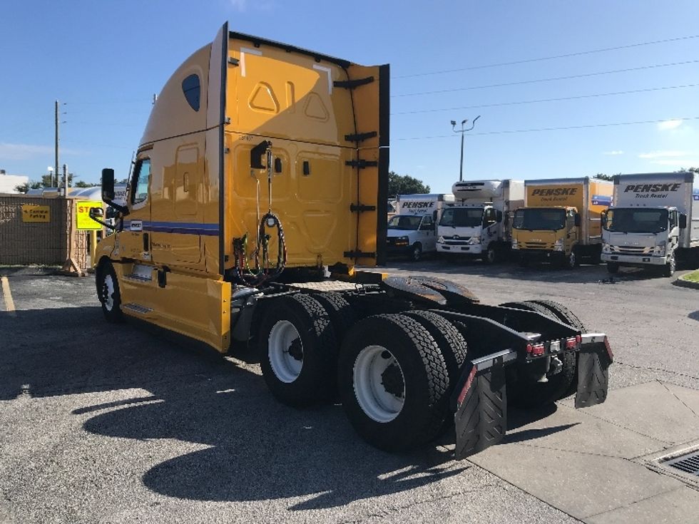 Sleeper Tractor-Heavy Duty Tractors-Freightliner-2022-T12664ST-Orlando-FL-532,987\n\t\tmiles-$ 62,750 - Image 5