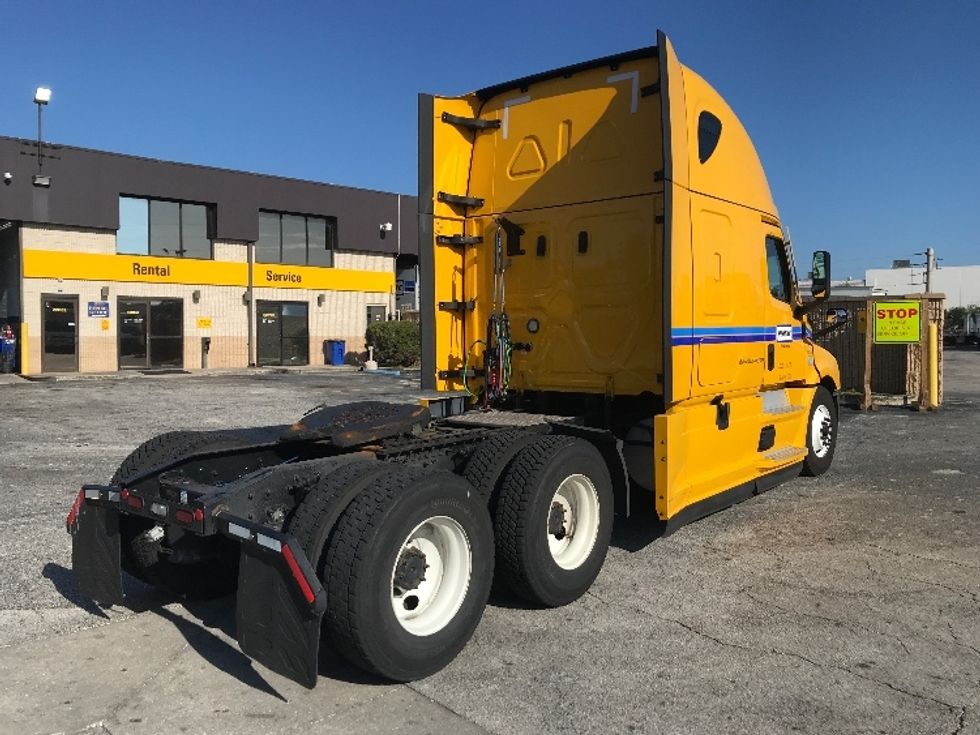 Sleeper Tractor-Heavy Duty Tractors-Freightliner-2022-T12664ST-Orlando-FL-532,987\n\t\tmiles-$ 62,750 - Image 7