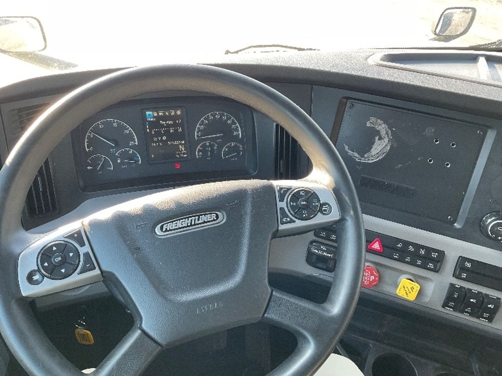 Sleeper Tractor-Heavy Duty Tractors-Freightliner-2022-T12664ST-Orlando-FL-576,726\n\t\tmiles-$ 58,750 - Image 11