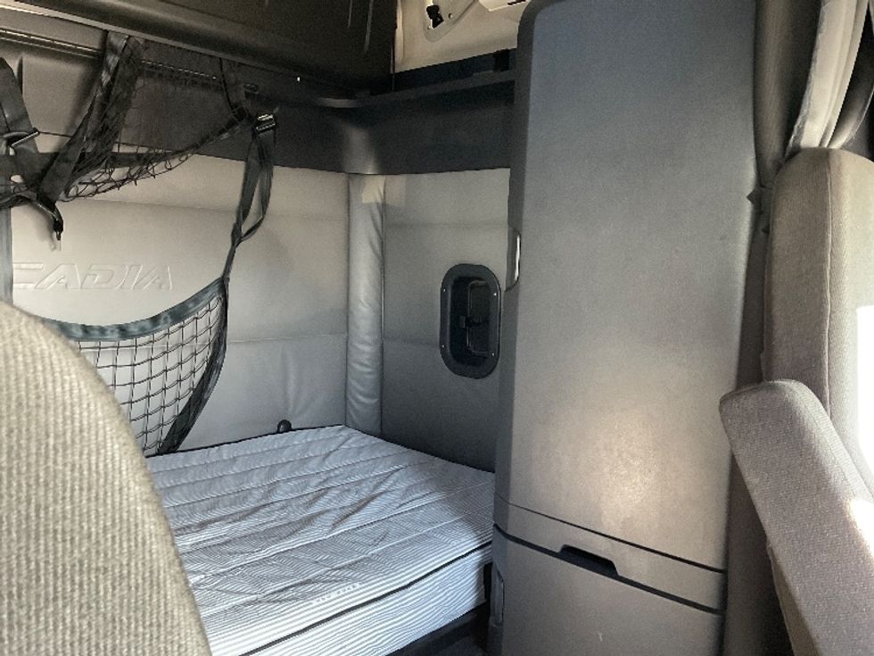 Sleeper Tractor-Heavy Duty Tractors-Freightliner-2022-T12664ST-Orlando-FL-576,726\n\t\tmiles-$ 58,750 - Image 18