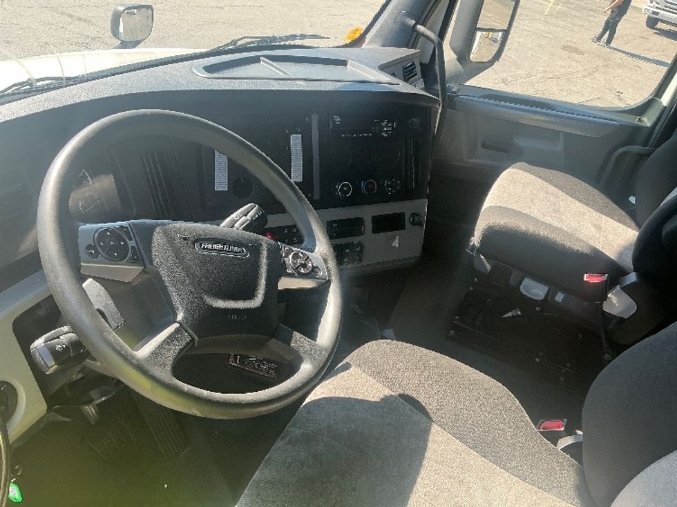 Sleeper Tractor-Heavy Duty Tractors-Freightliner-2022-T12664ST-Orlando-FL-579,988\n\t\tmiles-$ 61,500 - Image 10
