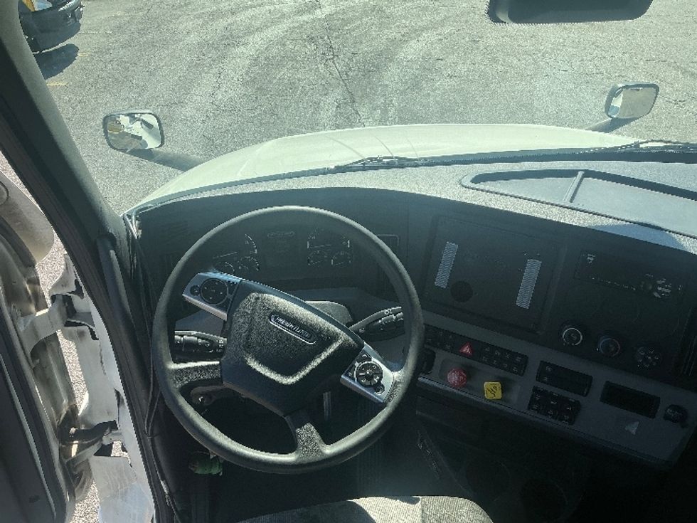 Sleeper Tractor-Heavy Duty Tractors-Freightliner-2022-T12664ST-Orlando-FL-579,988\n\t\tmiles-$ 61,500 - Image 11