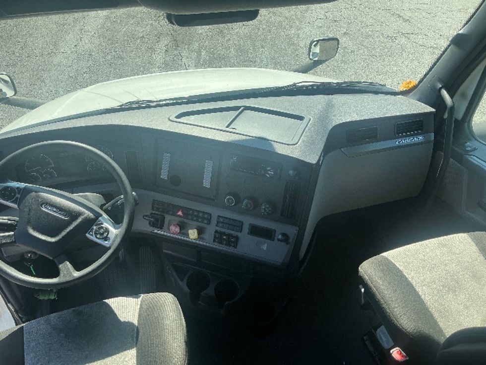 Sleeper Tractor-Heavy Duty Tractors-Freightliner-2022-T12664ST-Orlando-FL-579,988\n\t\tmiles-$ 61,500 - Image 12