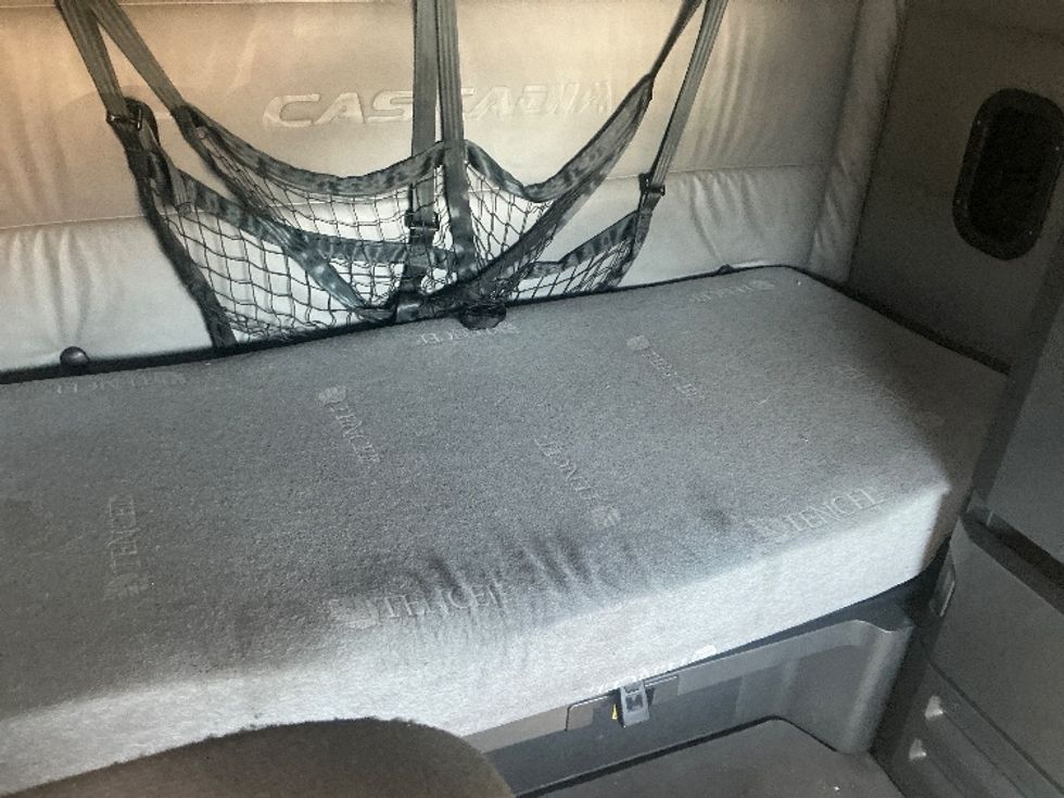 Sleeper Tractor-Heavy Duty Tractors-Freightliner-2022-T12664ST-Orlando-FL-579,988\n\t\tmiles-$ 61,500 - Image 16