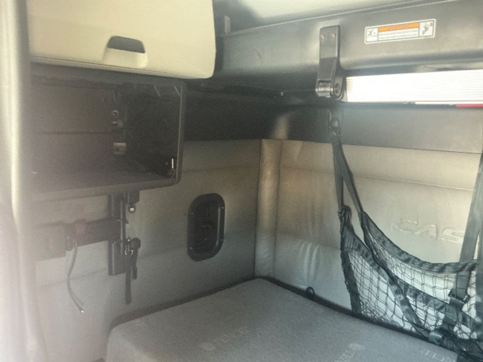 Sleeper Tractor-Heavy Duty Tractors-Freightliner-2022-T12664ST-Orlando-FL-579,988\n\t\tmiles-$ 61,500 - Image 19