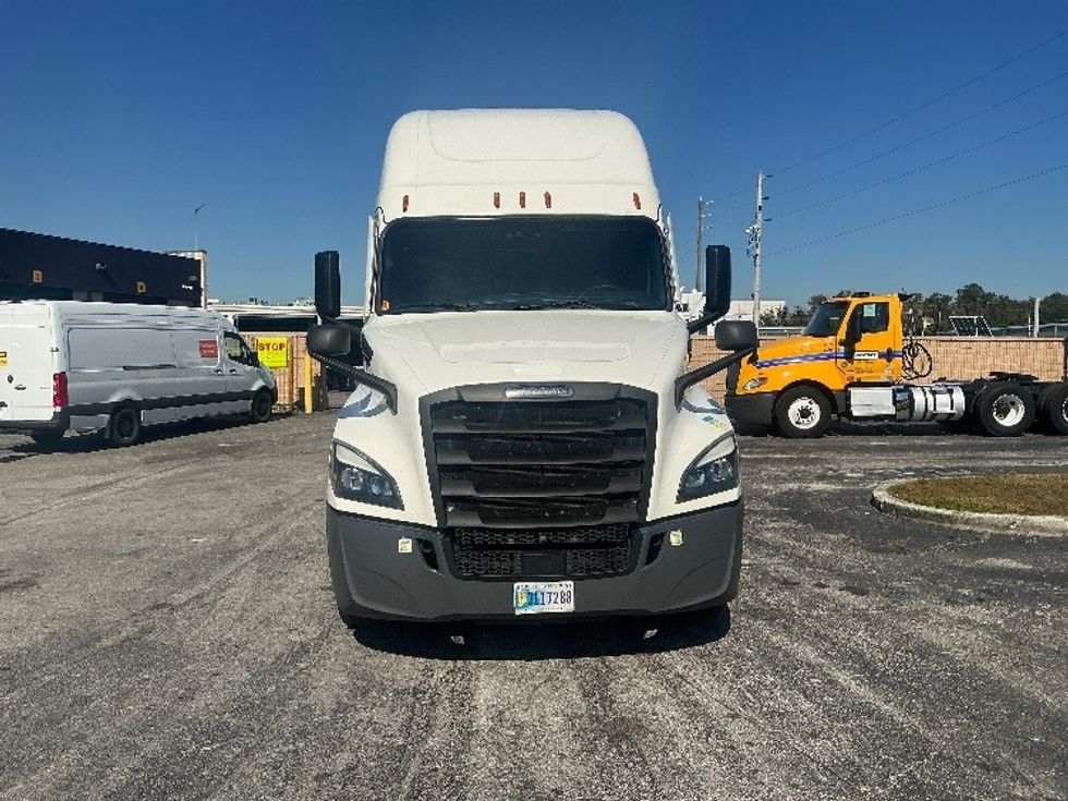 Sleeper Tractor-Heavy Duty Tractors-Freightliner-2022-T12664ST-Orlando-FL-579,988\n\t\tmiles-$ 61,500 - Image 2