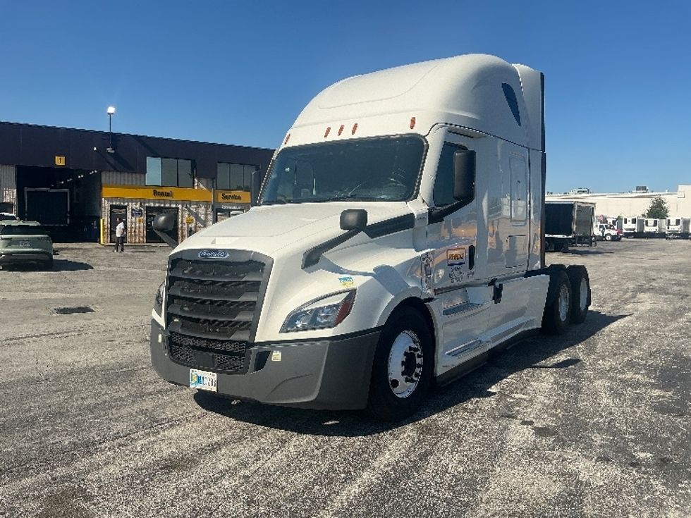 Sleeper Tractor-Heavy Duty Tractors-Freightliner-2022-T12664ST-Orlando-FL-579,988\n\t\tmiles-$ 61,500 - Image 3