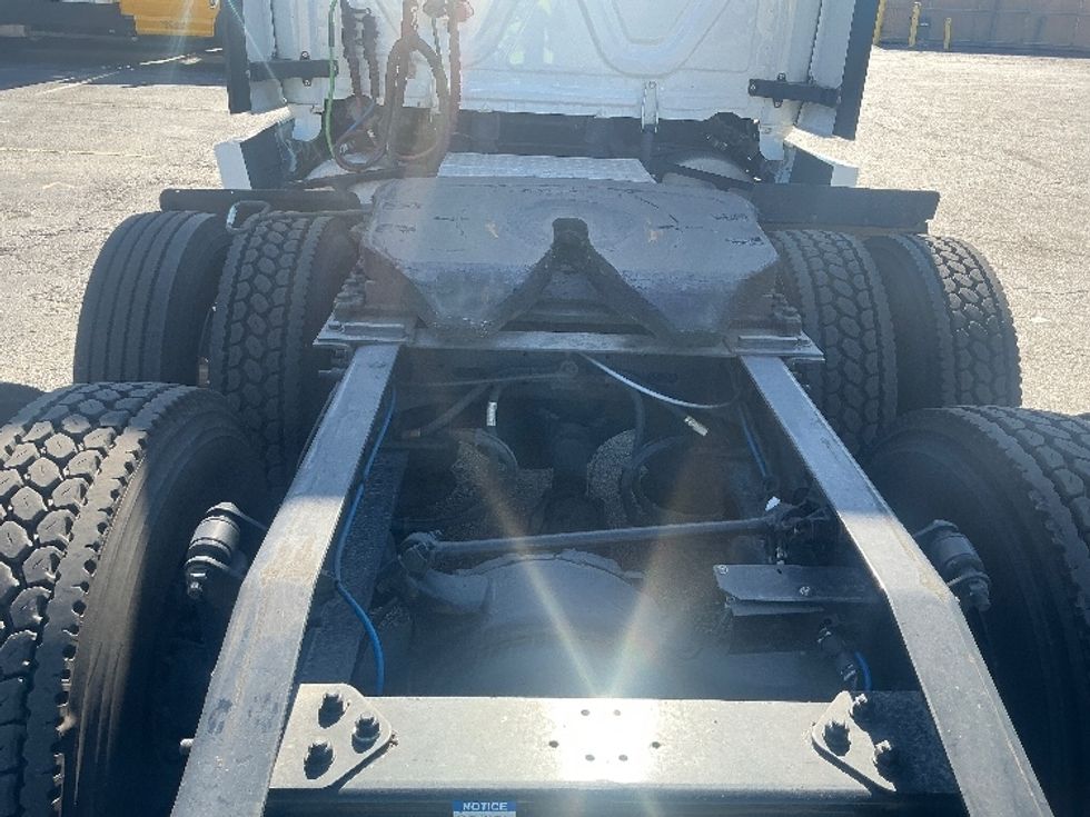 Sleeper Tractor-Heavy Duty Tractors-Freightliner-2022-T12664ST-Orlando-FL-579,988\n\t\tmiles-$ 61,500 - Image 6