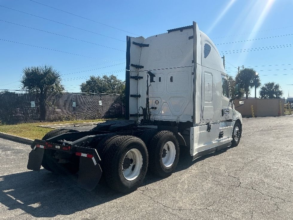 Sleeper Tractor-Heavy Duty Tractors-Freightliner-2022-T12664ST-Orlando-FL-579,988\n\t\tmiles-$ 61,500 - Image 7