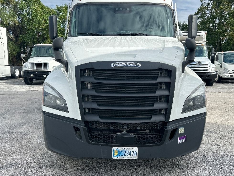 Sleeper Tractor-Heavy Duty Tractors-Freightliner-2022-T12664ST-Orlando-FL-590,302\n\t\tmiles-$ 60,500 - Image 2
