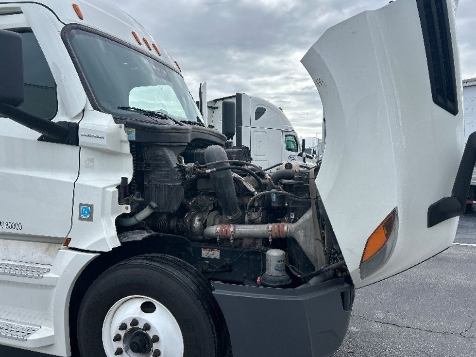 Sleeper Tractor-Heavy Duty Tractors-Freightliner-2022-T12664ST-Orlando-FL-590,302\n\t\tmiles-$ 60,500 - Image 20