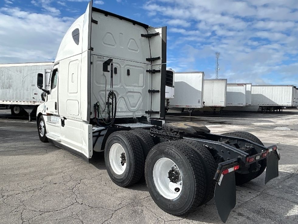 Sleeper Tractor-Heavy Duty Tractors-Freightliner-2022-T12664ST-Orlando-FL-590,302\n\t\tmiles-$ 60,500 - Image 5