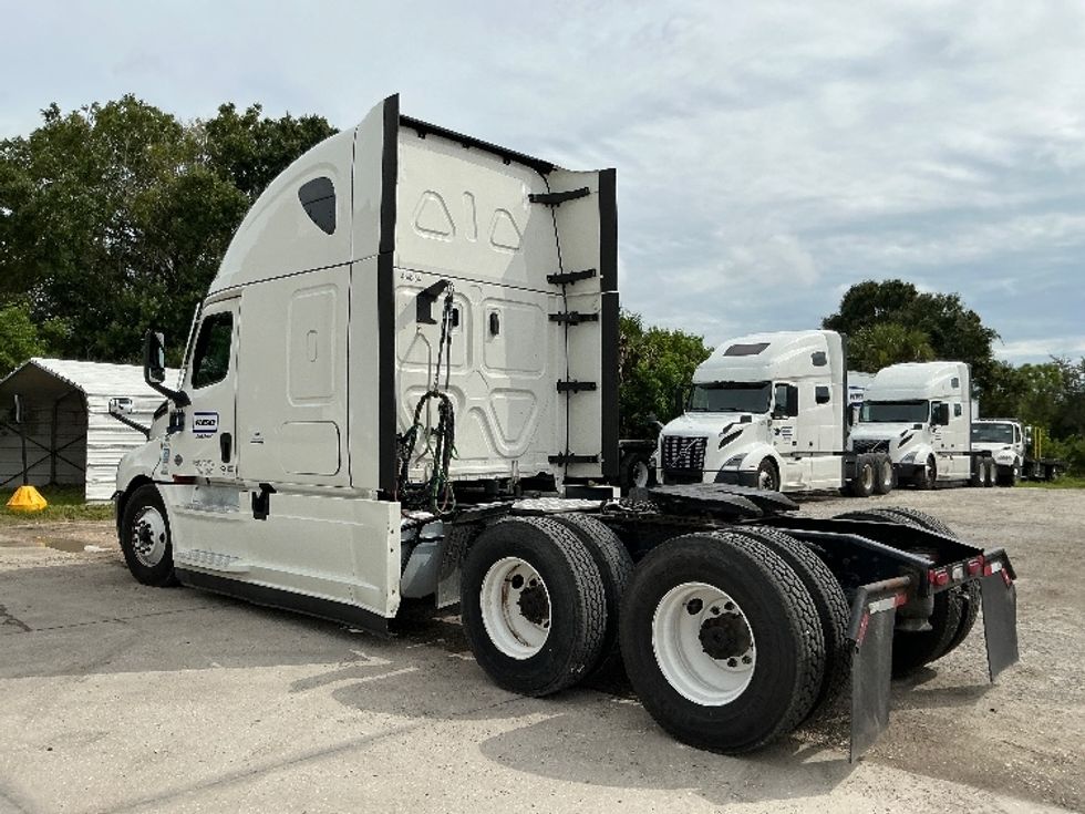 Sleeper Tractor-Heavy Duty Tractors-Freightliner-2022-T12664ST-Orlando-FL-607,143\n\t\tmiles-$ 59,750 - Image 5
