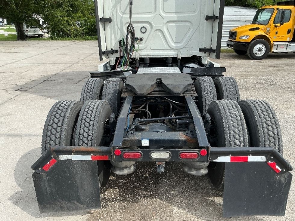 Sleeper Tractor-Heavy Duty Tractors-Freightliner-2022-T12664ST-Orlando-FL-607,143\n\t\tmiles-$ 59,750 - Image 6