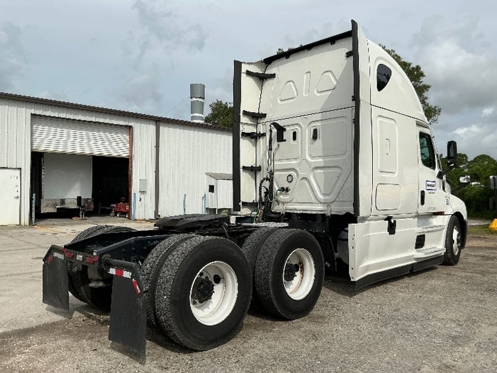 Sleeper Tractor-Heavy Duty Tractors-Freightliner-2022-T12664ST-Orlando-FL-607,143\n\t\tmiles-$ 59,750 - Image 7