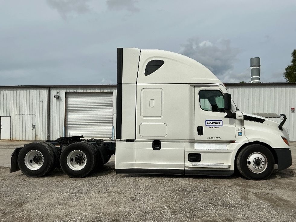 Sleeper Tractor-Heavy Duty Tractors-Freightliner-2022-T12664ST-Orlando-FL-607,143\n\t\tmiles-$ 59,750 - Image 8