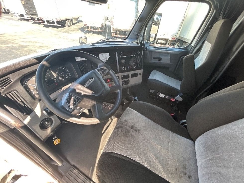 Sleeper Tractor-Heavy Duty Tractors-Freightliner-2022-T12664ST-Orlando-FL-681,812\n\t\tmiles-$ 52,500 - Image 10
