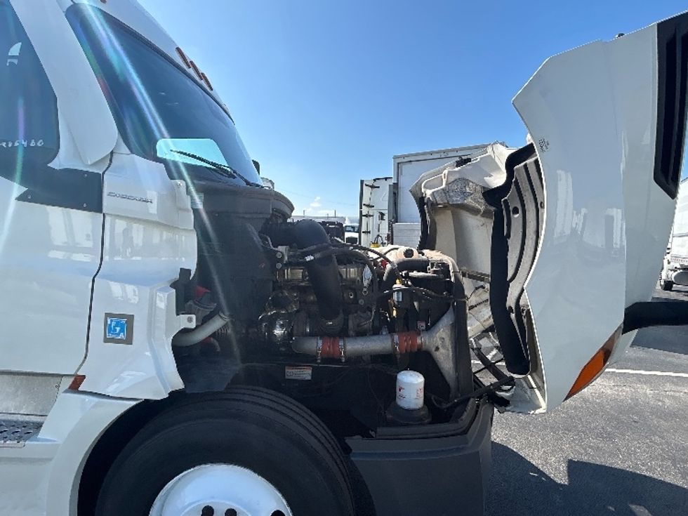 Sleeper Tractor-Heavy Duty Tractors-Freightliner-2022-T12664ST-Orlando-FL-681,812\n\t\tmiles-$ 52,500 - Image 20