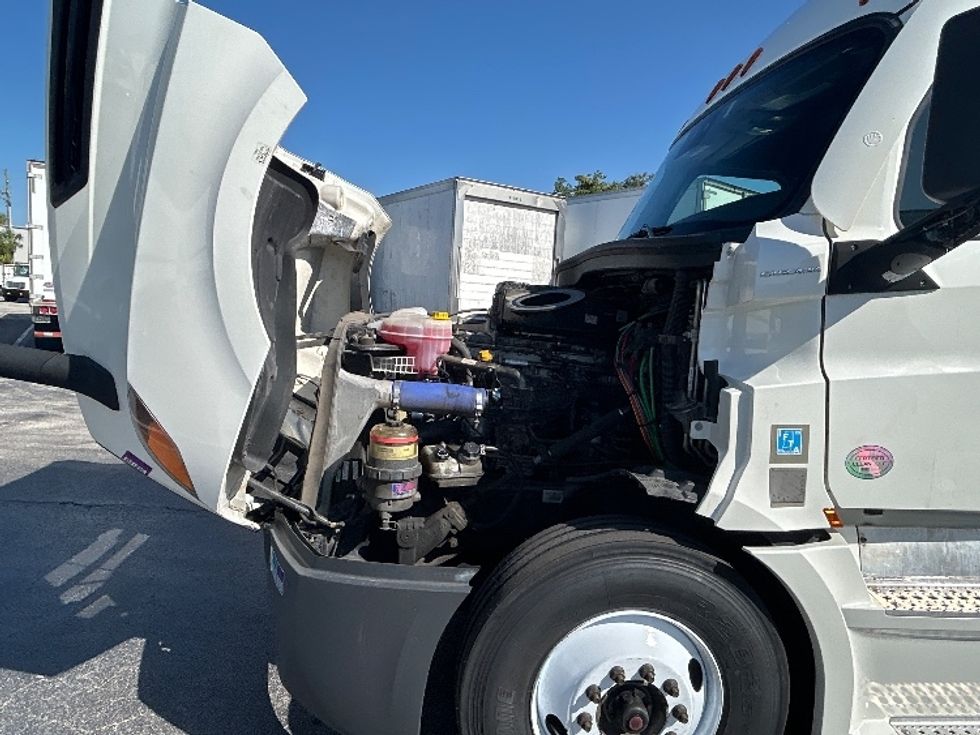 Sleeper Tractor-Heavy Duty Tractors-Freightliner-2022-T12664ST-Orlando-FL-681,812\n\t\tmiles-$ 52,500 - Image 21