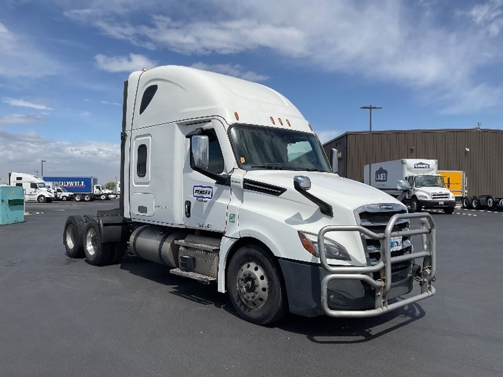 Sleeper Tractor-Heavy Duty Tractors-Freightliner-2022-T12664ST-Pasco-WA-539,652\n\t\tmiles-$ 65,000 - Image 1