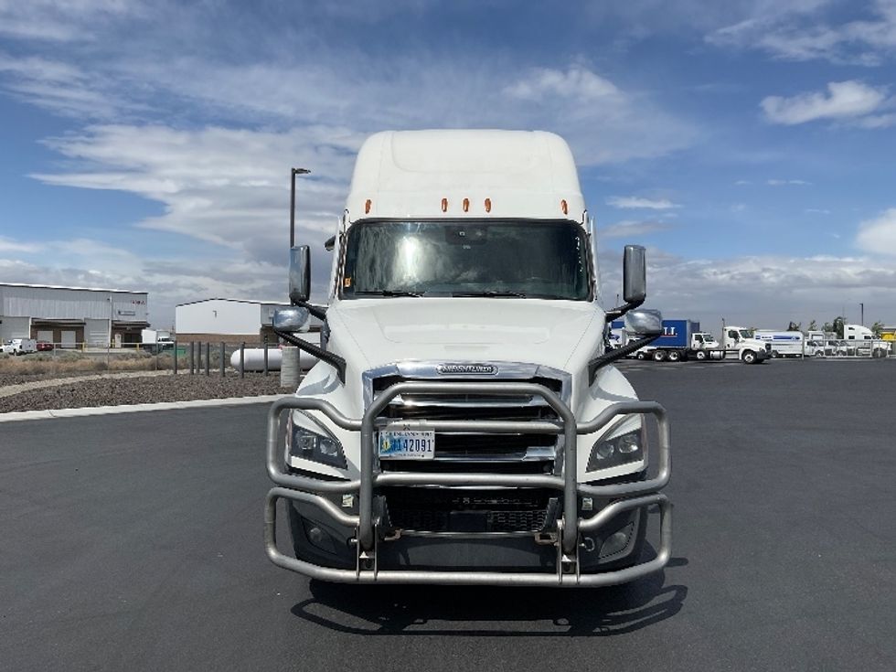 Sleeper Tractor-Heavy Duty Tractors-Freightliner-2022-T12664ST-Pasco-WA-539,652\n\t\tmiles-$ 65,000 - Image 2
