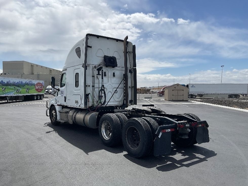 Sleeper Tractor-Heavy Duty Tractors-Freightliner-2022-T12664ST-Pasco-WA-539,652\n\t\tmiles-$ 65,000 - Image 5