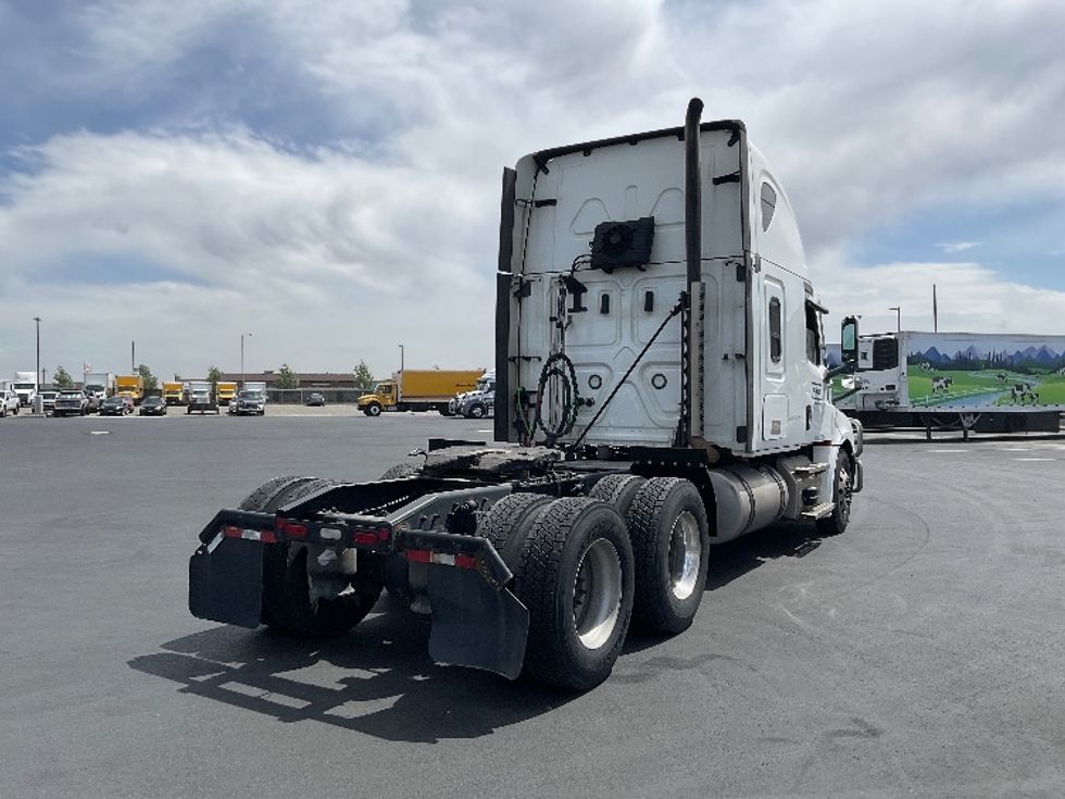 Sleeper Tractor-Heavy Duty Tractors-Freightliner-2022-T12664ST-Pasco-WA-539,652\n\t\tmiles-$ 65,000 - Image 7