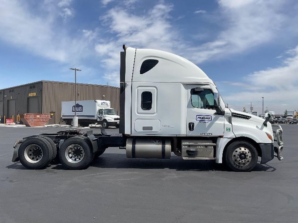 Sleeper Tractor-Heavy Duty Tractors-Freightliner-2022-T12664ST-Pasco-WA-539,652\n\t\tmiles-$ 65,000 - Image 8