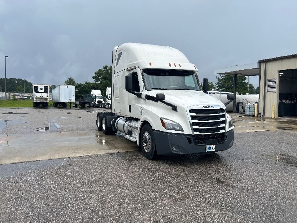Sleeper Tractor-Heavy Duty Tractors-Freightliner-2022-T12664ST-Pell City-AL-299,998\n\t\tmiles-$ 96,750 - Image 1
