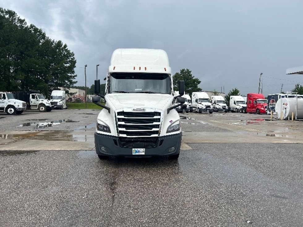 Sleeper Tractor-Heavy Duty Tractors-Freightliner-2022-T12664ST-Pell City-AL-299,998\n\t\tmiles-$ 96,750 - Image 2