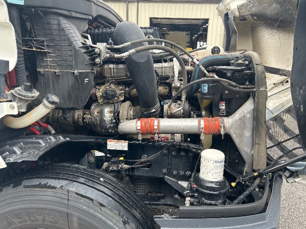 Sleeper Tractor-Heavy Duty Tractors-Freightliner-2022-T12664ST-Pell City-AL-299,998\n\t\tmiles-$ 96,750 - Image 20