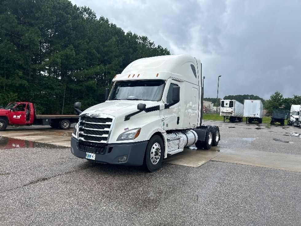 Sleeper Tractor-Heavy Duty Tractors-Freightliner-2022-T12664ST-Pell City-AL-299,998\n\t\tmiles-$ 96,750 - Image 3