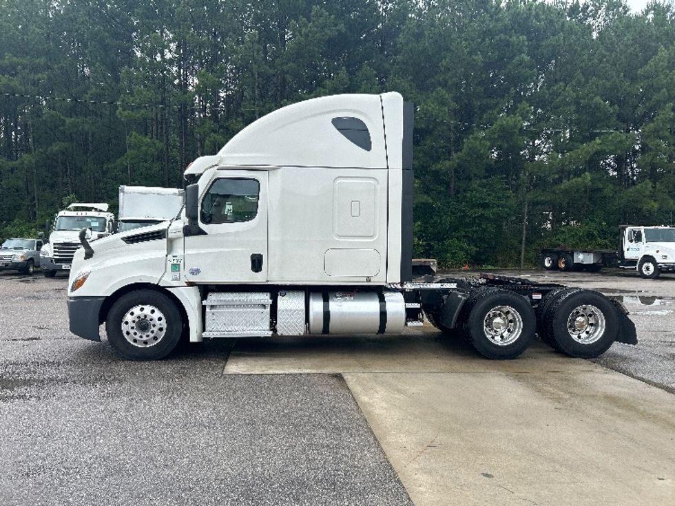 Sleeper Tractor-Heavy Duty Tractors-Freightliner-2022-T12664ST-Pell City-AL-299,998\n\t\tmiles-$ 96,750 - Image 4