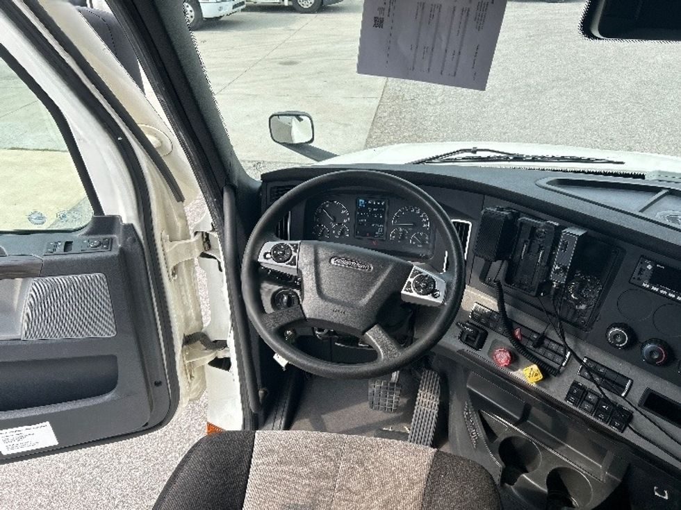 Sleeper Tractor-Heavy Duty Tractors-Freightliner-2022-T12664ST-Pell City-AL-307,411\n\t\tmiles-$ 100,500 - Image 11