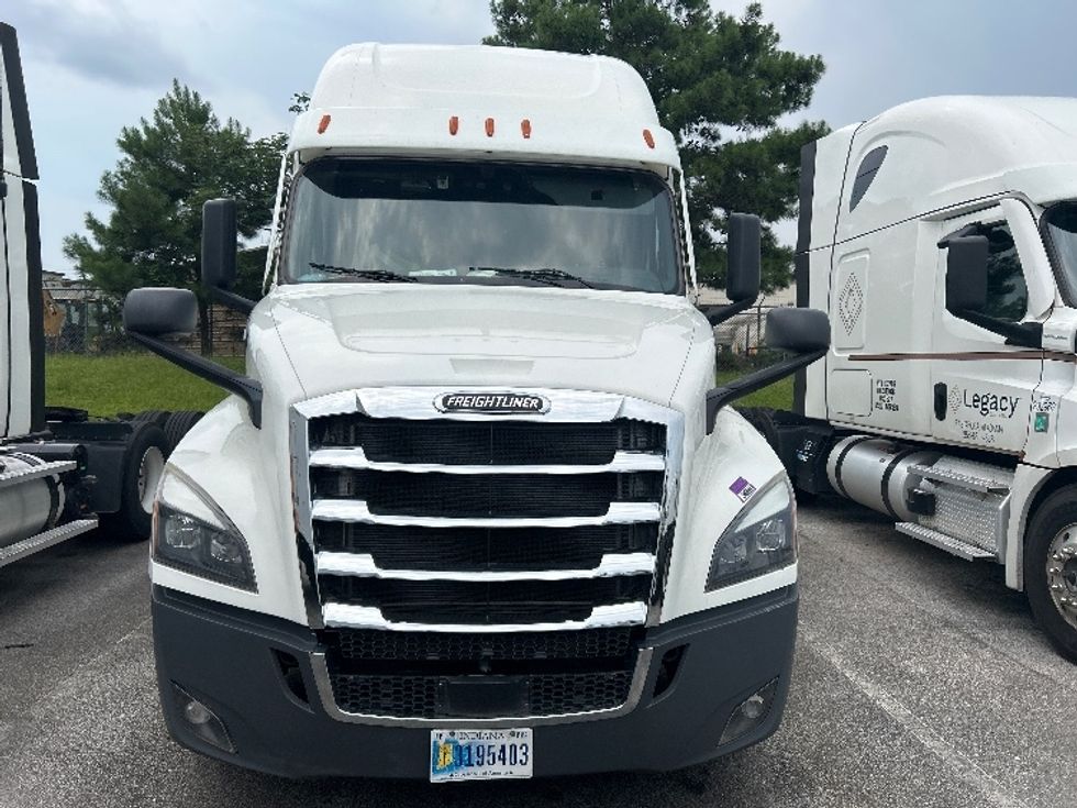 Sleeper Tractor-Heavy Duty Tractors-Freightliner-2022-T12664ST-Pell City-AL-307,411\n\t\tmiles-$ 100,500 - Image 2