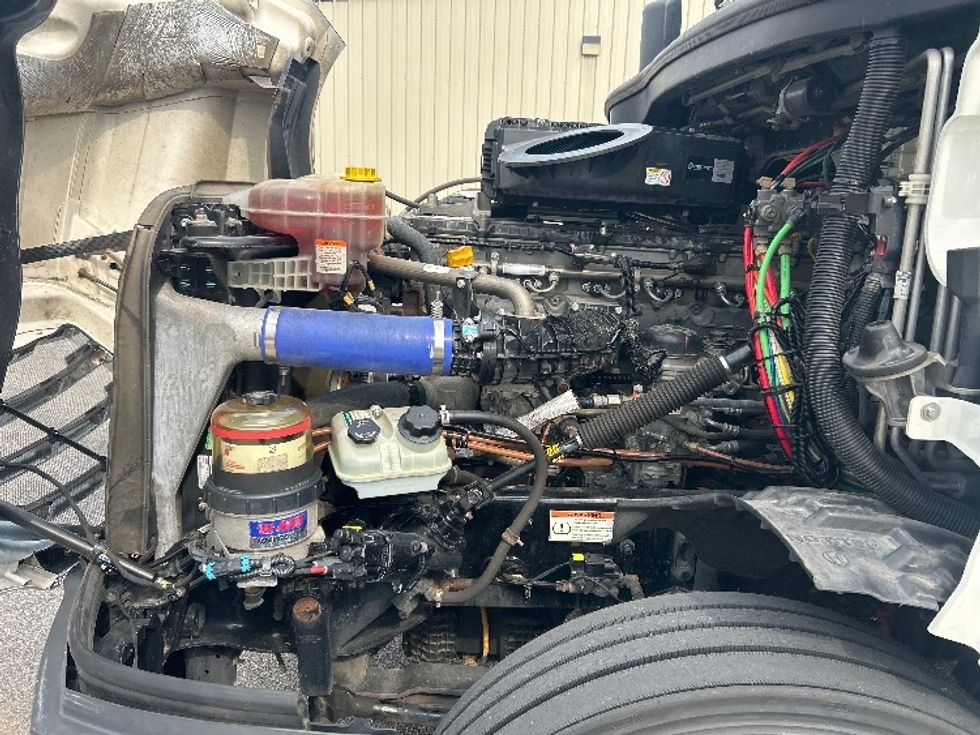Sleeper Tractor-Heavy Duty Tractors-Freightliner-2022-T12664ST-Pell City-AL-307,411\n\t\tmiles-$ 100,500 - Image 21