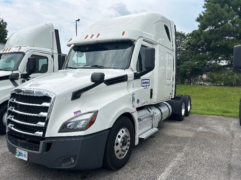 Sleeper Tractor-Heavy Duty Tractors-Freightliner-2022-T12664ST-Pell City-AL-307,411\n\t\tmiles-$ 100,500 - Image 3